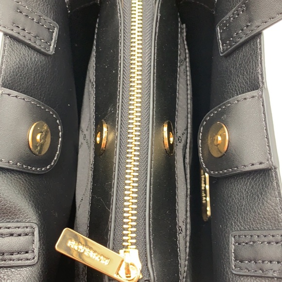 MICHAEL KORS OUTLET
Emilia Small Logo Satchel BLACK SIGNATURE COLOR - Picture 14 of 16